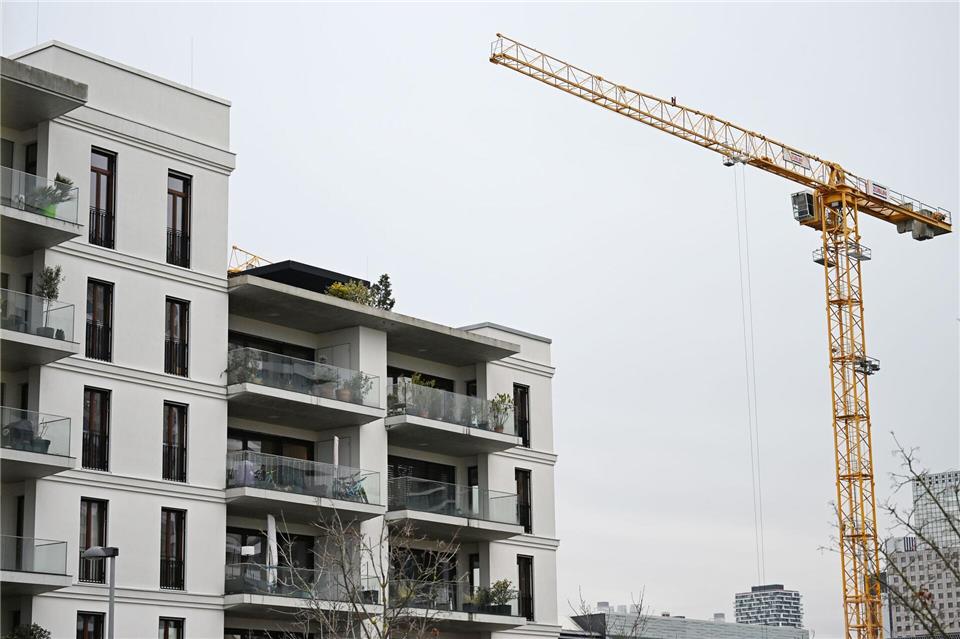Wenig Wohnraum, hohe Mieten: Beim stockenden Wohnungsbau ist Besserung in Sicht (Archivbild)Michael Brandt/dpa