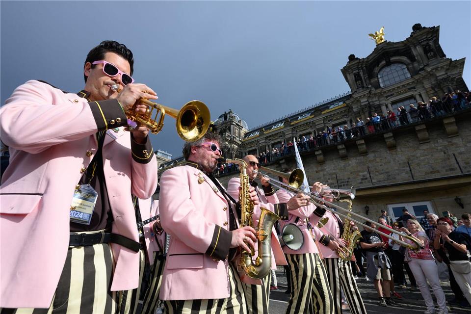 Wenige Tage vor Beginn des Dixieland-Festivals ziehen die Veranstalter die Reißleine: Wegen zu später Informationen halten sie die Umsetzung der Dixieland-Parade für nicht mehr verantwortbar. (Archivbild)Robert Michael/dpa