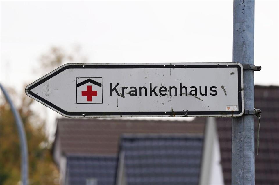 Weniger Betten, dafür aber mehr Ärzte, mehr Pflegedienstmitarbeiter und mehr vollstationäre Behandlungen wurden 2024 im Vergleich zum Vorjahr in Thüringens Krankenhäuser gezählt. (Symbolbild)Marcus Brandt/dpa