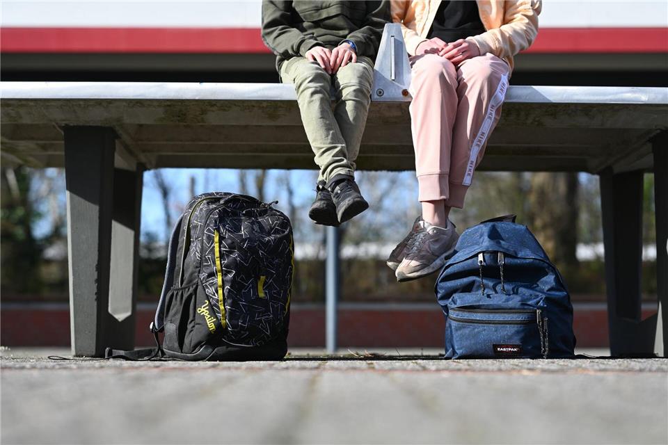 Weniger Hausaufgaben, bessere Schultoiletten und Digitalisierung - Kinder und Jugendliche haben klare Vorstellungen beim Thema Schule. (Symbolbild)Lars Klemmer/dpa