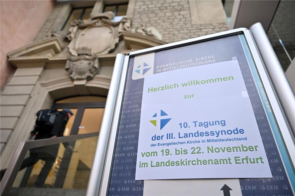 Weniger Kirchensteuer und sinkende Mitgliederzahlen: Die EKM sieht sich vor großen Veränderungen. (Archivbild)Martin Schutt/dpa