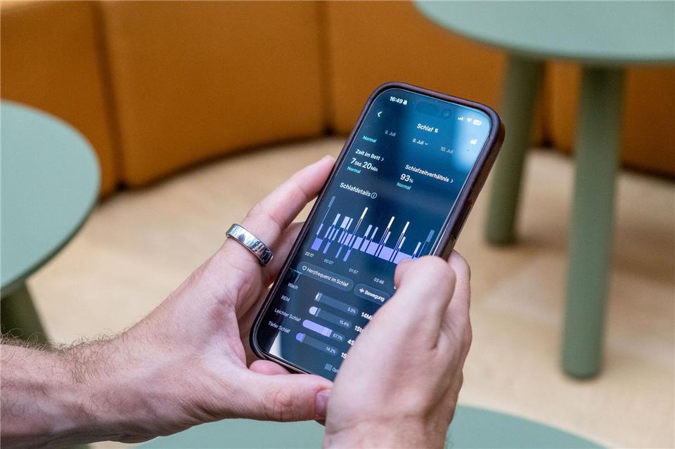 Weniger Messwerte, mehr Körpergefühl: Wer aus der Selbstoptimierung aussteigen will, kann in einem ersten Schritt Tracker-Apps löschen. Zacharie Scheurer/dpa-tmn