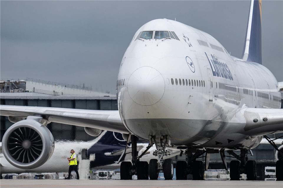 Weniger Passagiere und Fracht: Lufthansa-Streiks treffen Flughafen Frankfurt. (Archivbild)Boris Roessler/dpa