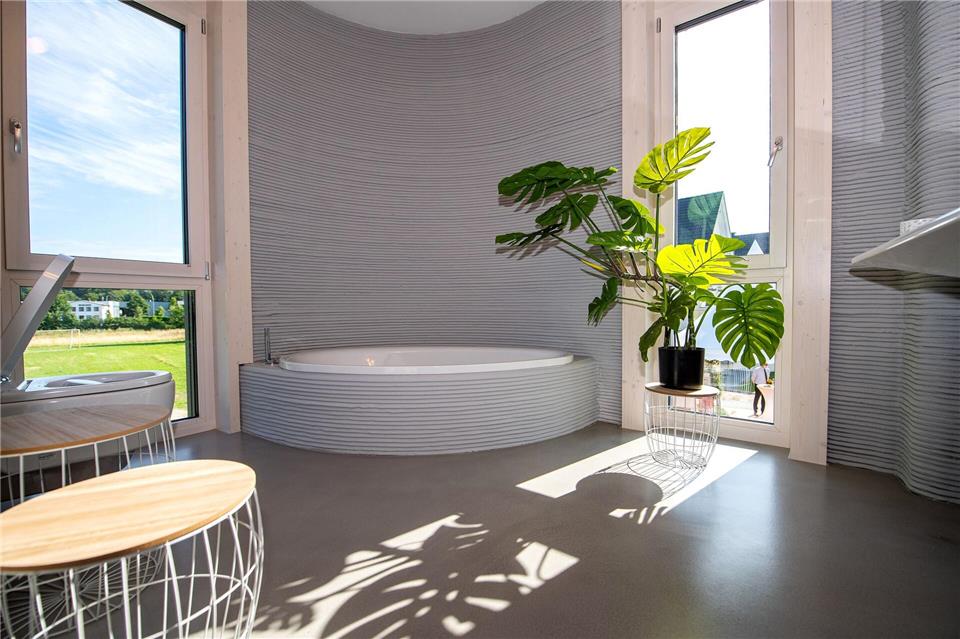 Weniger ist mehr: Durch hohe Luftfeuchtigkeit benötigen Badezimmerpflanzen meist weniger Wasser.Guido Kirchner/dpa/dpa-tmn