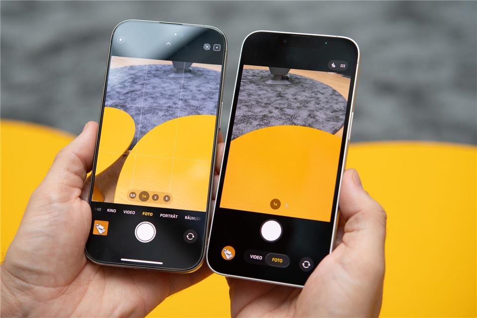 Weniger los auf dem Bildschirm: Was man nicht braucht, zeigt iOS 26 (rechts) gar nicht an: Viele Optionen der Kamera kommen nur bei Bedarf in den Blick oder müssen - zum Beispiel bei weniger häufig genutzten Foto-Einstellungen - mit einem Druck ausgewählt werden.Nico Tapia/dpa-tmn