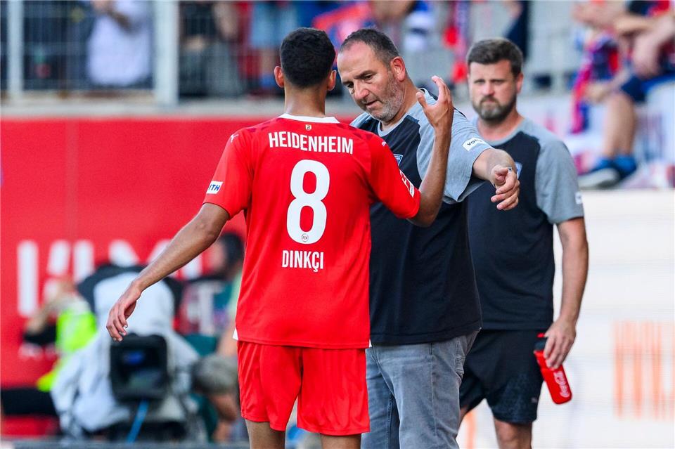 „Wenn Eren Hilfe braucht, kriegt er sie“: Frank Schmidt ist für seinen Schützling da. (Archivbild)Tom Weller/dpa