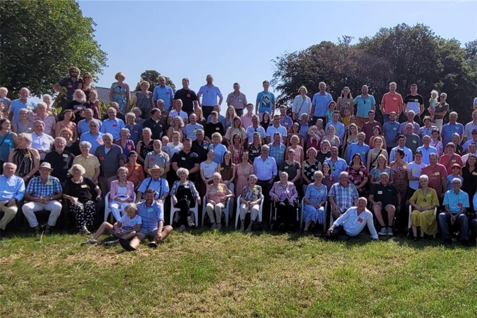 Wenn Familie Gröniger zum Sippentreffen zusammenkommt, ist viel los auf dem Gruppenfoto. 175 Familienmitglieder waren jetzt dabei.