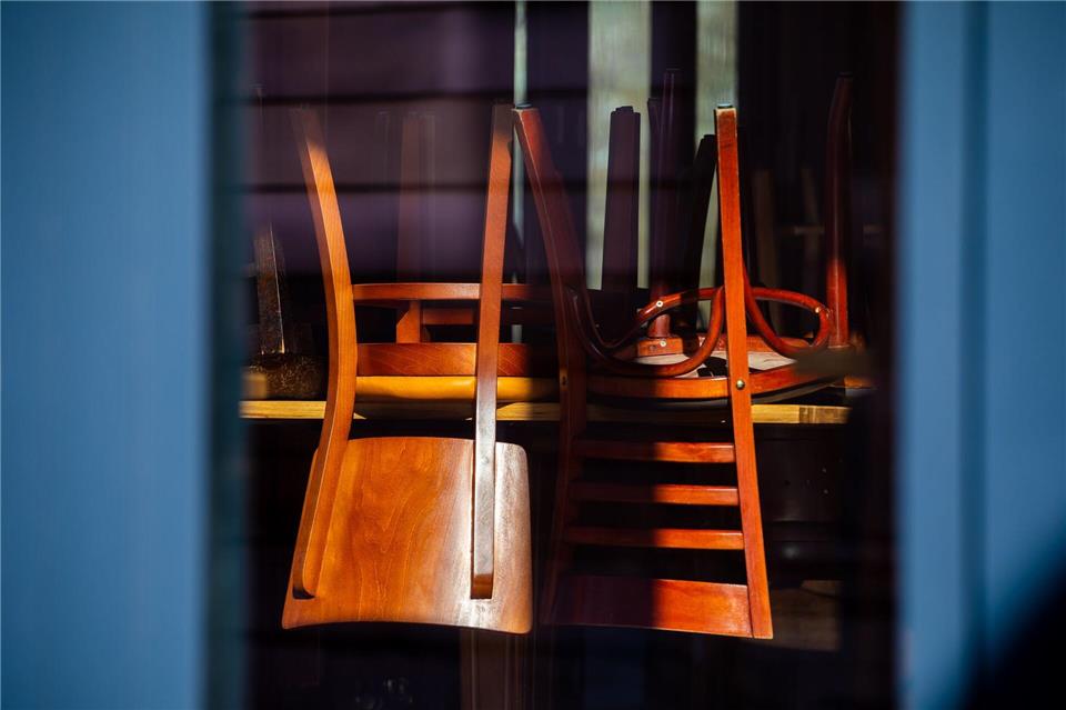 Wenn Gaststätten grob gegen die Hygienevorschriften verstoßen, können die Ämter eine Schließung anordnen. (Symbolbild)Moritz Frankenberg/dpa