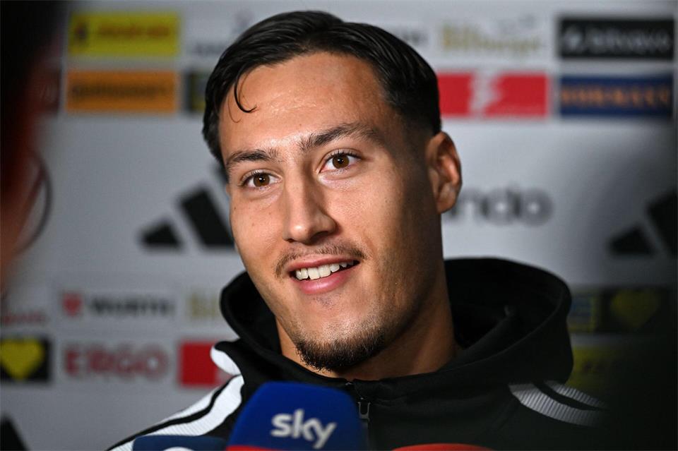 „Wenn Kloppo dich anruft, muss man hingehen.“ Younes Ebnoutalib hat sich als Fußballer für Deutschland entschieden. Federico Gambarini/dpa