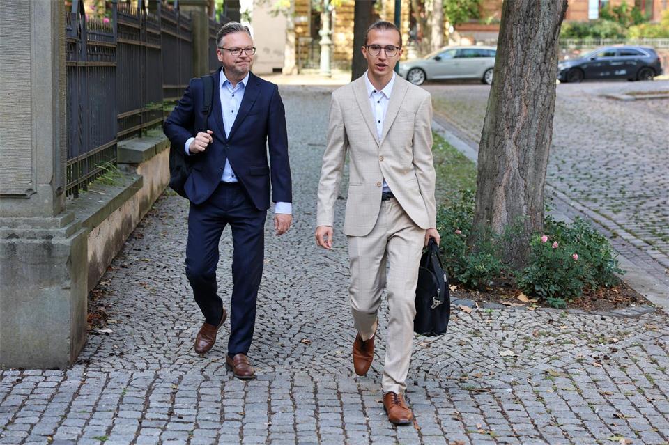 Wenn SPD, Linke oder Grüne Positionen aus ihrem Wahlprogramm umsetzen wollten, müssten sie mit dem BSW reden. „Wenn sie das nicht möchten, müssen sie die Gespräche abbrechen“, sagt Co-Landeschef John Lucas Dittrich.Peter Gercke/dpa