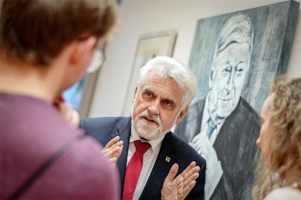 „Wenn am Ende des Tages die Entlastung von steigenden Sozialabgaben und kalter Progression aufgezehrt wird, werden die Menschen dies als Mogelpackung empfinden“, sagt SPD-Politiker Armin Willingmann. (Archivbild)Kay Nietfeld/dpa