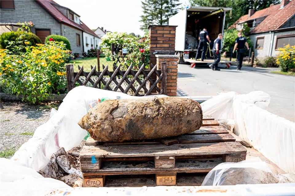 Wenn bei der Entschärfung eines Blindgängers doch etwas schiefgeht, können Versicherungen greifen.picture alliance/dpa
