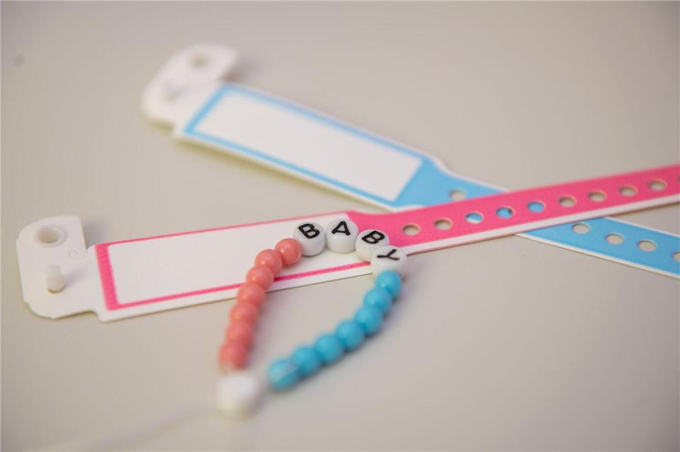 Wenn das Kind erst einmal da ist, spielt für viele Eltern das Geschlecht gar keine Rolle mehr. (Symbolbild) Stefan Puchner/dpa