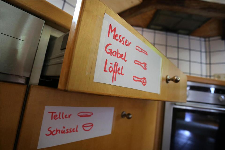 Wenn die Demenz zuschlägt, brauchen die Betroffenen im Alltag viel Unterstützung. (Symbolbild)picture alliance / dpa