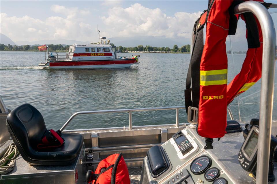 Wenn die Hilfe nicht nach wenigen Minuten da ist, ist es oft zu spät. Die DLRG plädiert dafür, nur an bewachten Badestellen zu schwimmen. (Symbolbild)Peter Kneffel/dpa