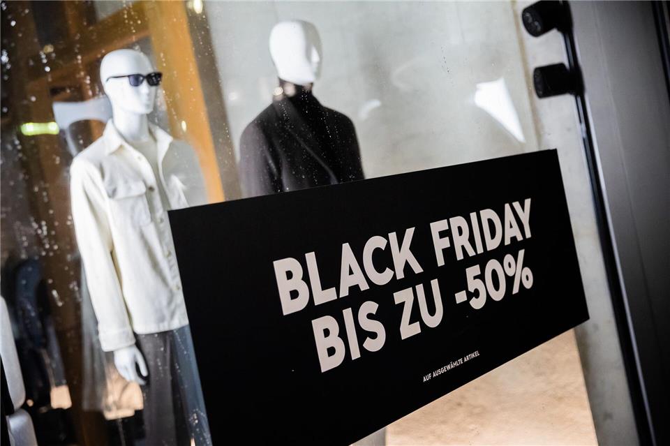 Wenn die Schnäppchen-Flut kein Ende nimmt, ist ständig Selbstkontrolle gefragt. (Archivbild)Christoph Soeder/dpa