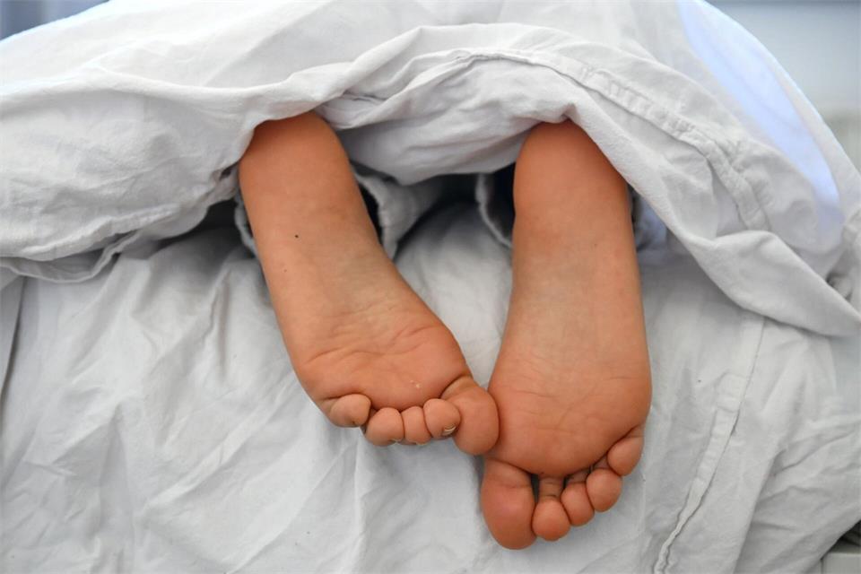Wenn die Uhren umgestellt werden, kann man schon einmal durcheinanderkommen im Alltag. (Symbolbild)Elisa Schu/dpa