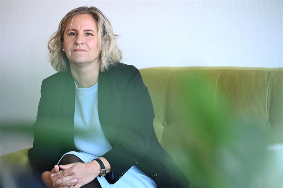 Wenn jemand Englisch könne und zudem Arabisch oder Ukrainisch als Muttersprache habe, sei das eine Qualität, die man honorieren und wertschätzen solle, sagt Eder. Jennifer Brückner/dpa
