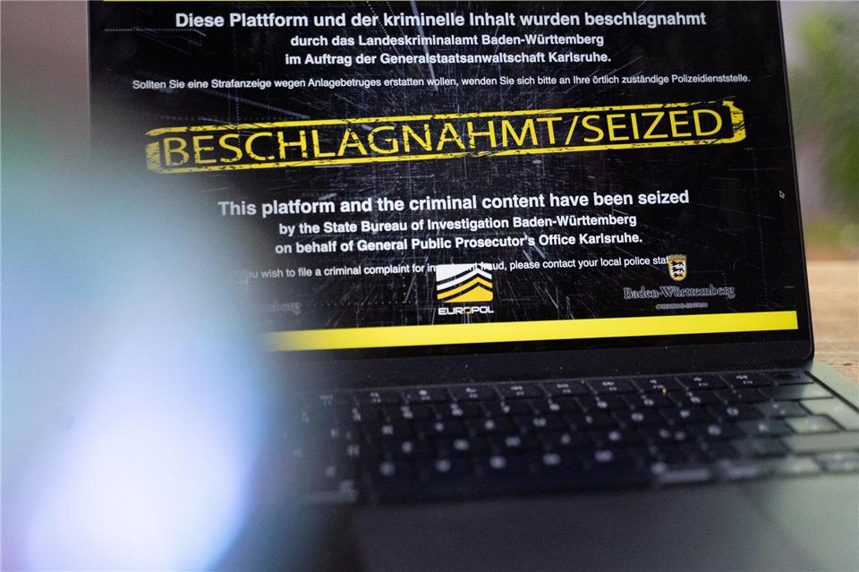 Wenn man die Adresse der beschlagnahmten Internetseiten eingibt, erscheint ein Sicherstellungsbanner der Behörden. (Archivbild)Leonie Asendorpf/dpa
