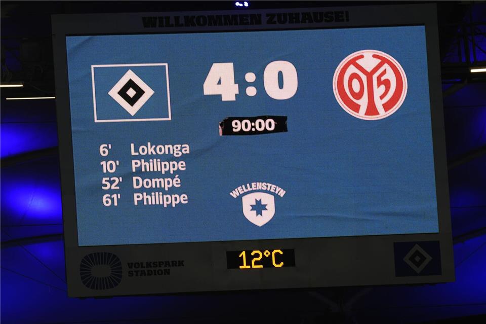 0:4 nach Tiki-Taka-Versuch: Bitterer Abend für Henriksen Wenn zwölf Grad noch das Beste sind: Mainz 05 kassiert eine Klatsche beim HSV.Marcus Brandt/dpa