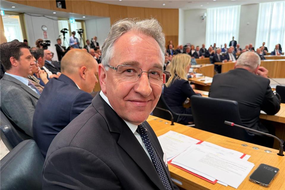 „Wer Hass sät, Menschen gegeneinander ausspielt oder unsere freiheitliche Ordnung untergraben will, wird auf den entschiedenen Widerstand dieses Hauses stoßen“, sagt der neue Landtagspräsident Lammert.  Boris Roessler/dpa