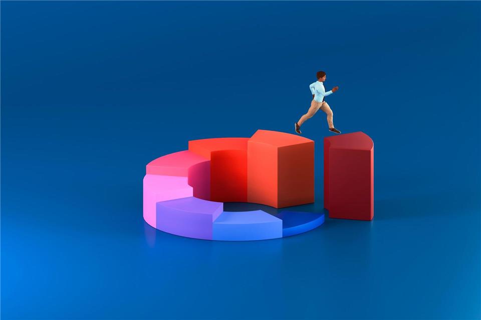 Wer Karriere machen will, steht vor der Frage: Im Unternehmen aufsteigen oder extern wechseln?picture alliance / Westend61