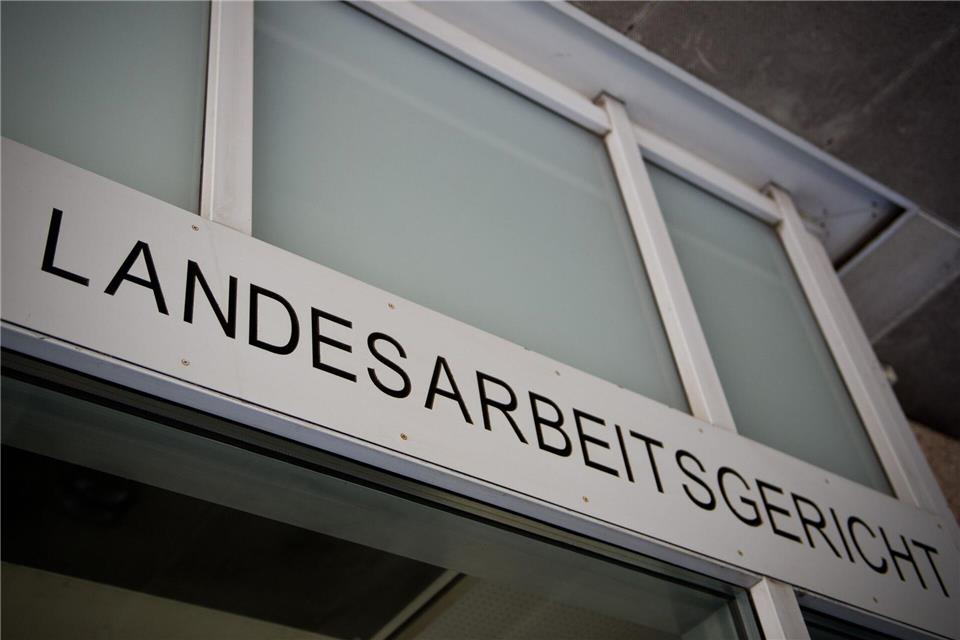 Wer Kündigungsschutz genießt, kann gegen eine Kündigung vorgehen, die nicht sozial gerechtfertigt ist.Jan-Philipp Strobel/dpa