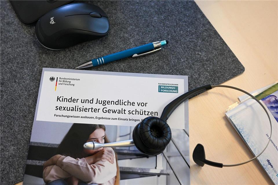 Wer Opfer sexueller Gewalt geworden ist, kann sich an verschiedene Beratungsstellen wenden.picture alliance/dpa
