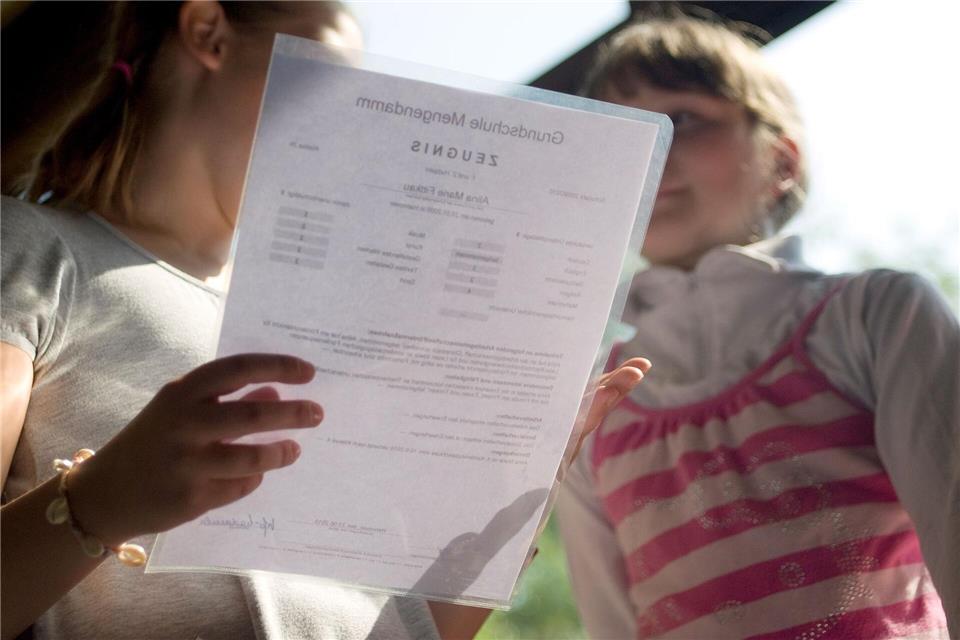 Wer Sorgen hat, kann sich am Telefon Rat von Experten holen. (Archivfoto)picture alliance / ZB