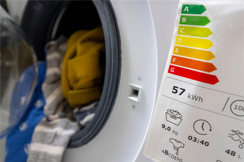 Wer Strom sparen will, sollte seine „weiße Ware“ checken – beim Neukauf können sich Verbraucher unter anderem am Energie-Label orientieren.picture alliance/dpa
