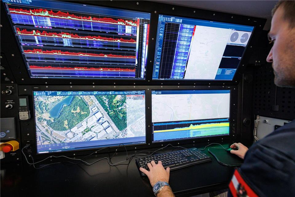 Wer an Rüstung denkt, hat oft Panzer oder Munitionsproduktion im Sinn. Aber auch Software wie etwa für Drohnenerkennungssysteme gehört dazu.Daniel Karmann/dpa/dpa-tmn