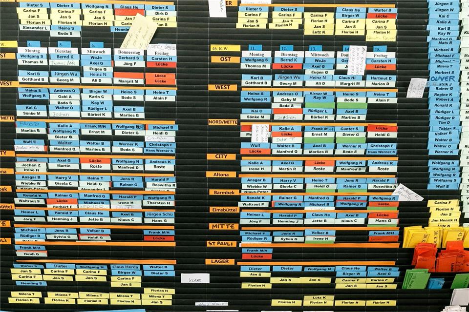 Wer arbeitet wann? Das regelt in vielen Unternehmen der Dienstplan.picture alliance/dpa