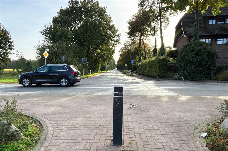 Wer aus Richtung Heimathaus und Grundschule in Richtung Rhade will, muss hier über die Engelradingstraße.
