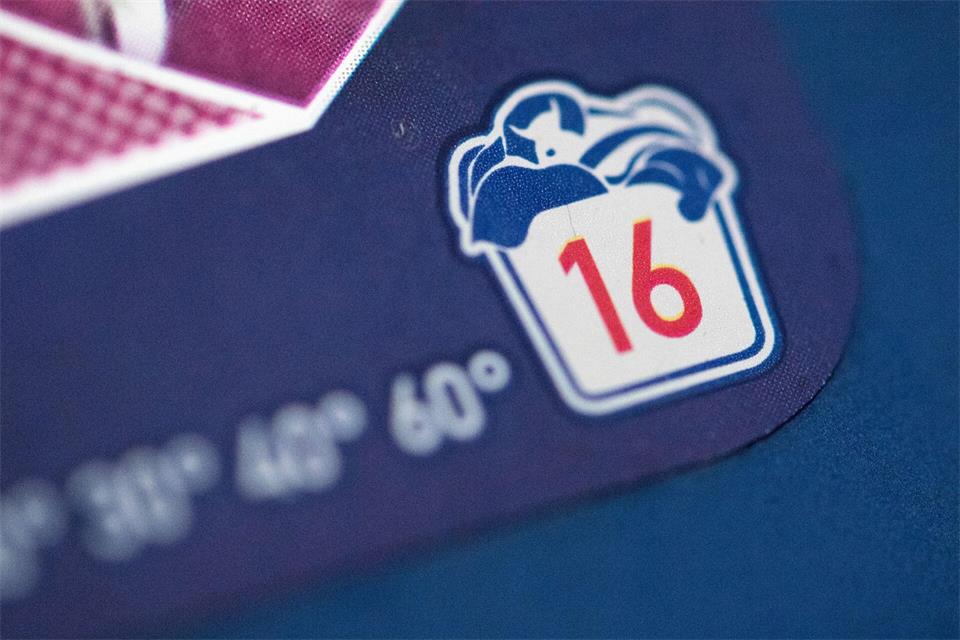 Wer beim Kauf des Waschmittels auf die angegebene Anzahl an Wäschen auf der Verpackung achtet, kann das Preis-Leistungs-Verhältnis leichter vergleichen.Andrea Warnecke/dpa-tmn