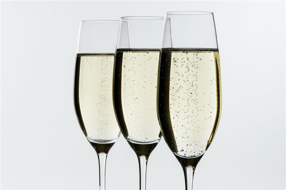 Wer einen Sekt bevorzugt, der wirklich herb im Geschmack ist, sollte auf die „brut“-Kennzeichnung achten.Franziska Gabbert/dpa-tmn