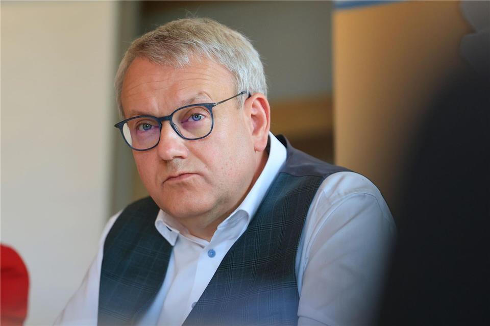 „Wer einen handlungsfähigen Staat will, muss den Landkreisen mehr Vertrauen, mehr Gestaltungsspielräume und eine verlässliche Finanzierung geben“, sagt der Präsident des Landkreistages, Götz Ulrich (CDU). (Archivbild)Jan Woitas/dpa