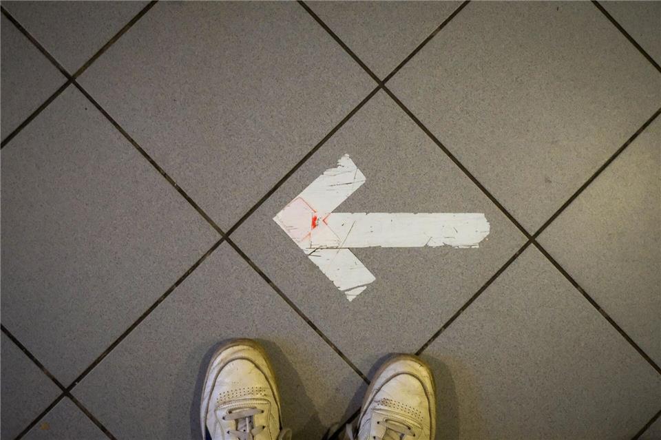 Wer falsch eingruppiert wurde, sollte sich erst einmal an den Betriebsrat wenden.Sebastian Willnow/dpa/dpa-tmn