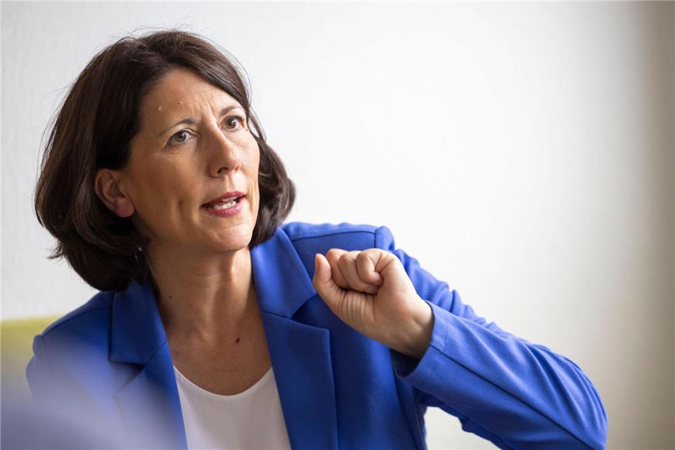 Guter Kniff oder Symbolpolitik? Ideen zu Pendler-Radrouten Wer glaube, das Land könne mit eigener Baulast schneller bauen, ignoriere die Realität, heißt es aus dem Verkehrsministerium von FDP-Ministerin Schmitt. (Archivfoto)Helmut Fricke/dpa