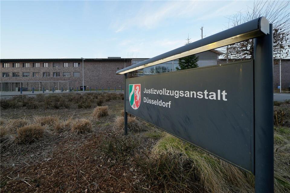 Wer im Justizvollzug tätig ist, muss sich in der Regel auf Schichtdienst einstellen - die Beamtinnen und Beamten arbeiten in Schichten rund um die Uhr, natürlich auch an Wochenenden und Feiertagen.Kirsten Neumann/dpa-tmn