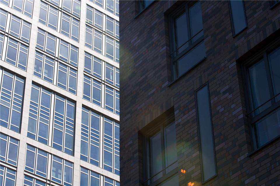 Wer in Bauprojekte investieren möchte, kann das tun, indem er sein Geld in offene Immobilienfonds steckt. Diese stehen aber derzeit noch immer unter Druck.Andrea Warnecke/dpa-tmn