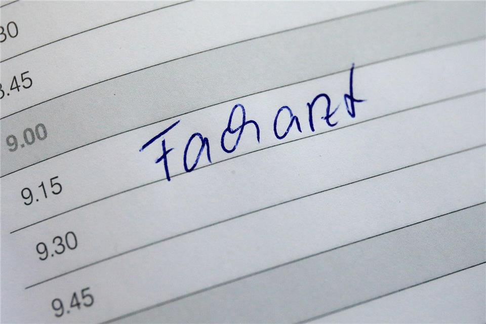 Wer in Sachsen-Anhalt eine fachärztliche Behandlung benötigt, braucht oft langen Atem. (Symbolbild)Jens Wolf/dpa-Zentralbild/dpa