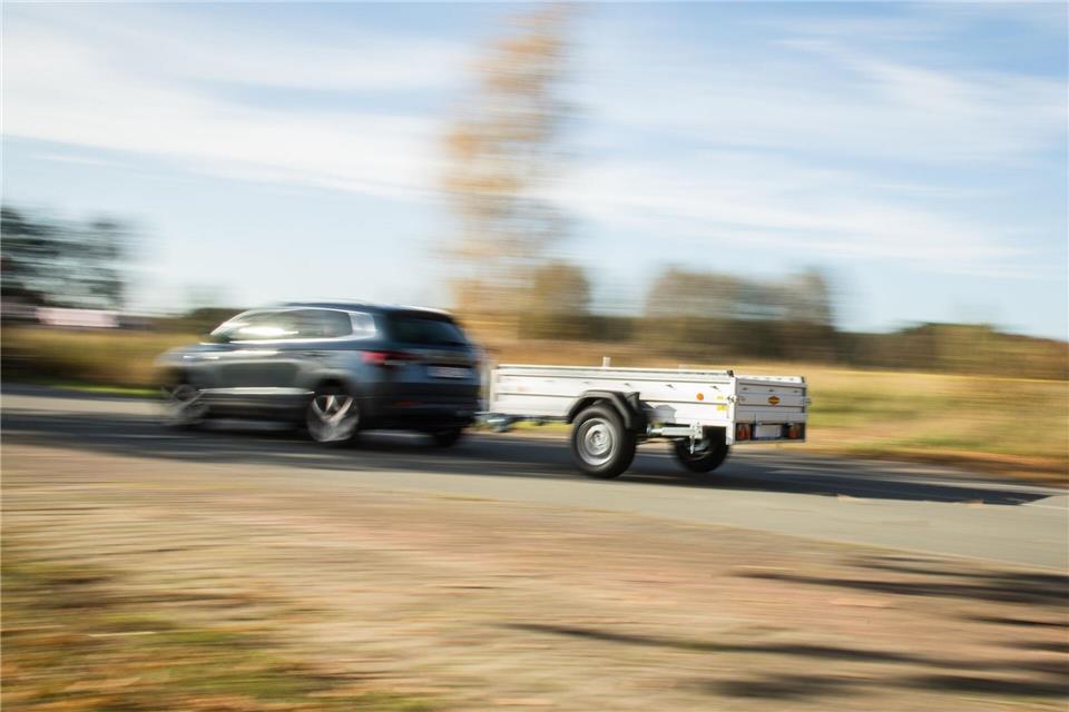 Auch bei Anhängern und Wohnwagen aufs Reifenalter achten Wer jetzt seinen Nutzanhänger aus der Garage holt, sollte beim Technikcheck vor allem auf die Reifen achten.picture alliance / dpa-tmn