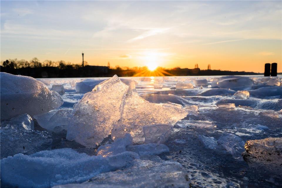 Wer kann, sollte heute noch die Sonne genießen. Die wird sich in den nächsten Tagen im Norden  nicht mehr blicken lassen. Julian Stratenschulte/dpa