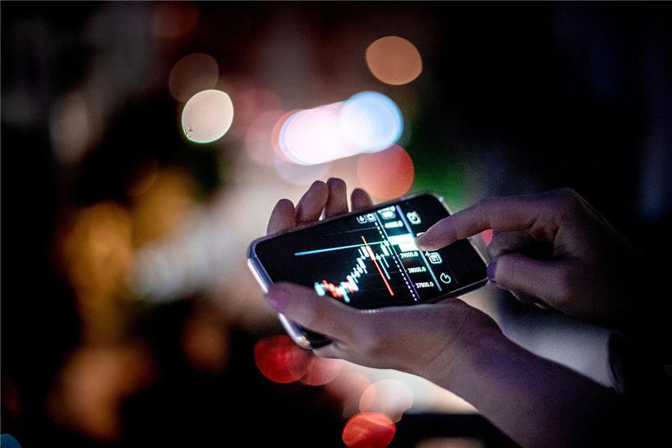 Wer mit Kryptowährungen handelt, muss die Geschäfte penibel und nachvollziehbar als Nachweis fürs Finanzamt dokumentieren.picture alliance/dpa/dpa-tmn