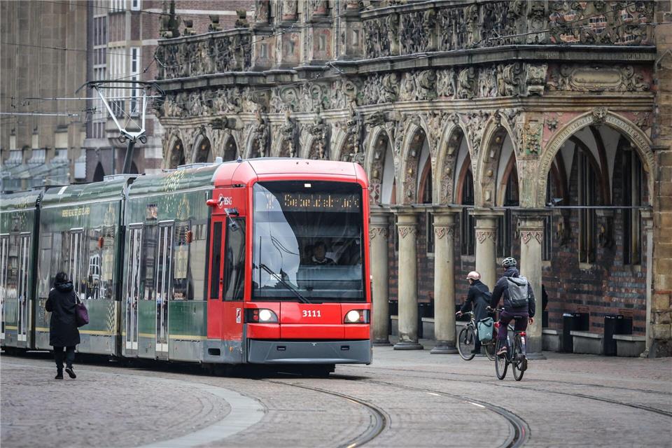 Wer mit der Bahn anreist oder mit Leihrädern die Stadt erkundigt, bekommt im Frühjahr Rabatte. (Archivbild)Focke Strangmann/dpa