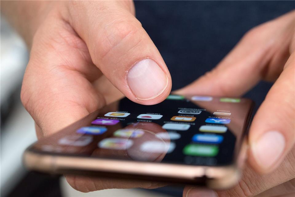 Wer noch iOS 18.4 bis 18.7 nutzt, ist durch die Malware „Darksword“ gefährdet. Doch auch ältere iPhones lassen sich mit einem Update schützen.picture alliance / dpa Themendienst