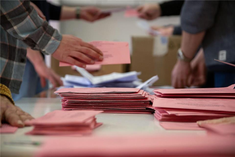 Wer per Briefwahl abstimmen will, hat dafür künftig weniger Zeit. (Archivbild)Pia Bayer/dpa