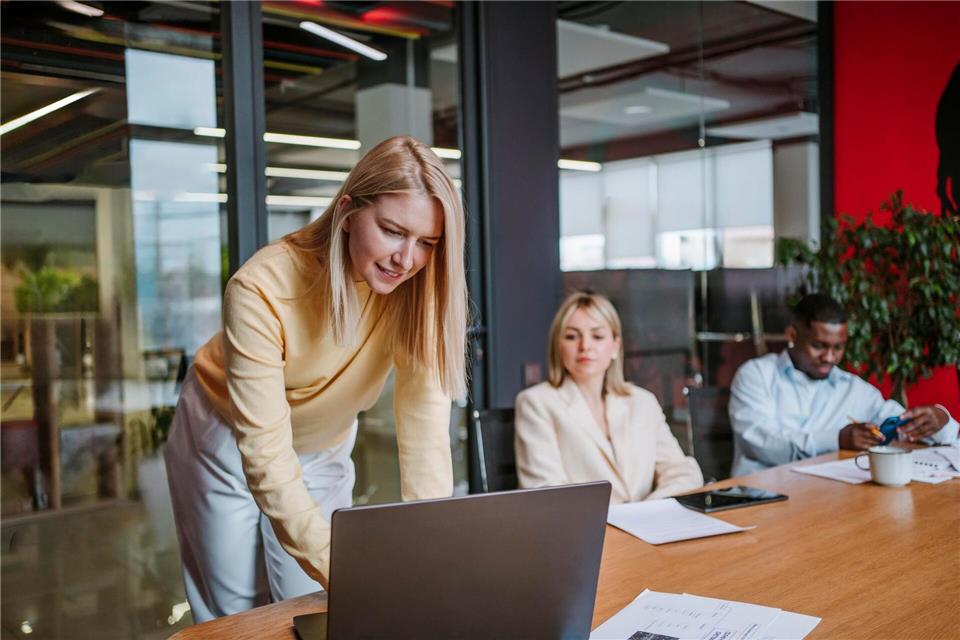 Wer regelmäßig übt und hilfreiche Methoden anwendet, dem fallen auch große Entscheidungen im Beruf bald leichter.picture alliance / Westend61