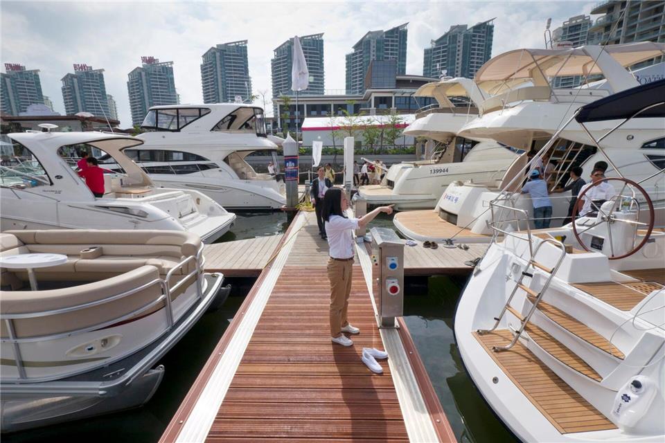 Wer reich ist, besitzt oft eine große Jacht. (Archivbild)picture alliance / dpa