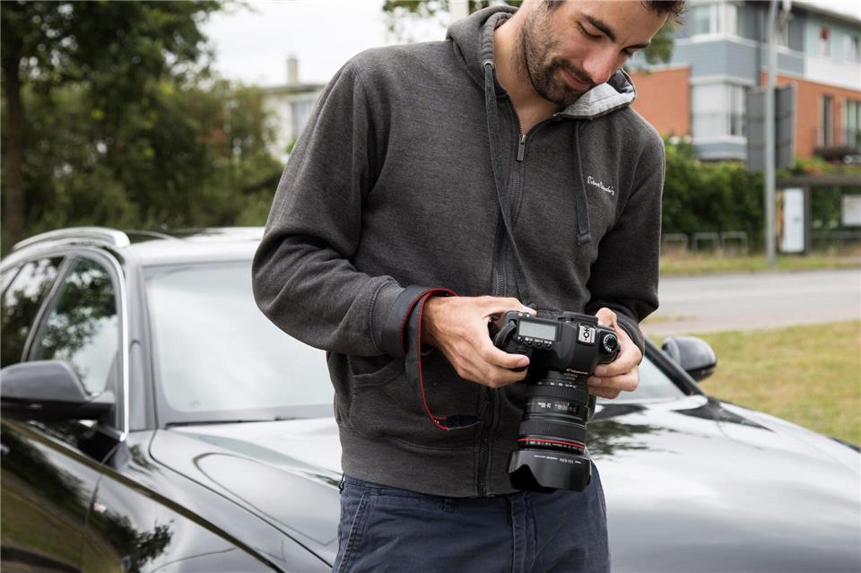 Wer sein Auto privat verkaufen möchte, fotografiert am besten bei gutem Wetter und aus mehreren Perspektiven.Christin Klose/dpa-tmn